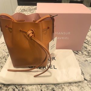 Mansur Gavriel mini mini bucket bag in Camello/Rosa